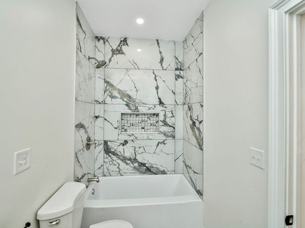 10 Exeter St, Brockton MA 02302