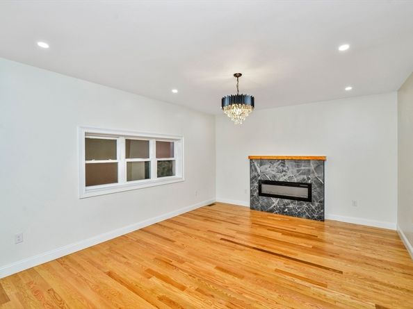 10 Exeter St, Brockton MA 02302