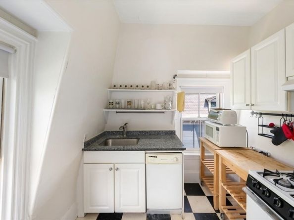 26 Linnaean Street 3, Cambridge MA 02138