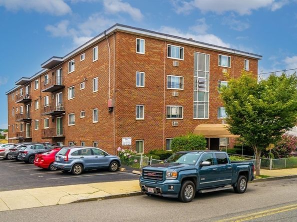 30 Rich St 17, Malden MA 02148