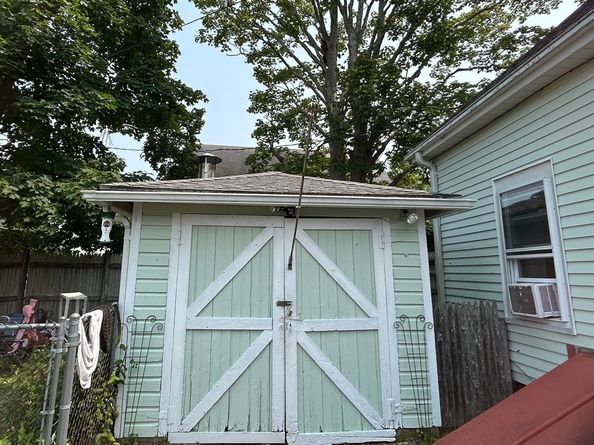 9 Tenth St, Wareham MA 02558