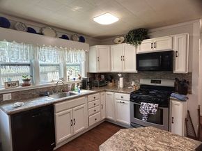 9 Tenth St, Wareham MA 02558