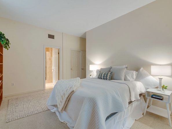 30 Cumberland Avenue 3W, Brookline MA 02445