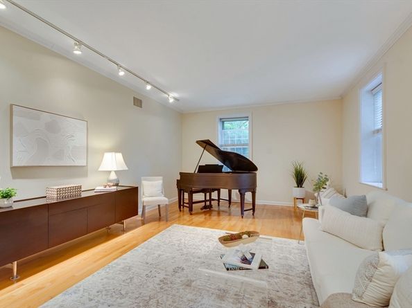 30 Cumberland Avenue 3W, Brookline MA 02445