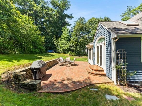 20 Acorn Lane, Pembroke MA 02359