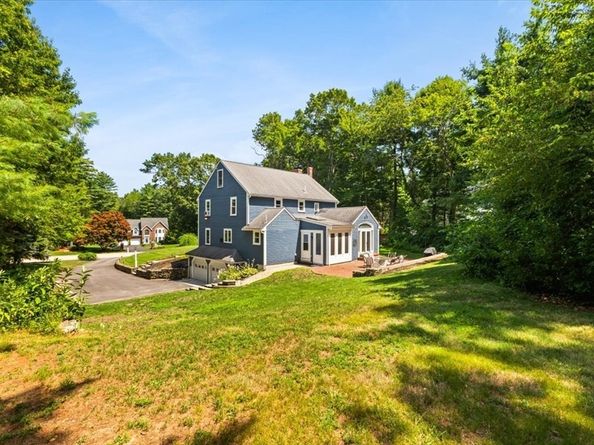 20 Acorn Lane, Pembroke MA 02359
