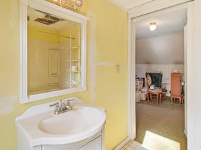 400 River Rd, Hudson MA 01749