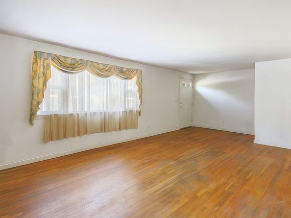 400 River Rd, Hudson MA 01749