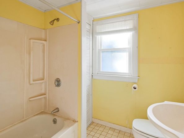 400 River Rd, Hudson MA 01749