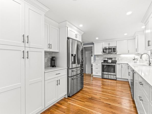 2 Longfellow Rd, Wellesley MA 02481