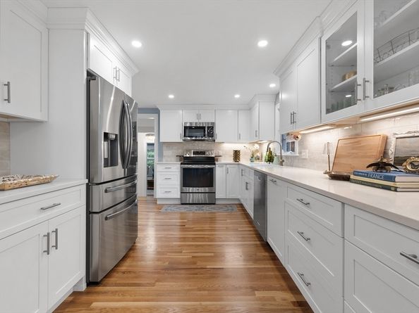 2 Longfellow Rd, Wellesley MA 02481