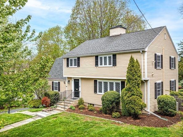 2 Longfellow Rd, Wellesley MA 02481