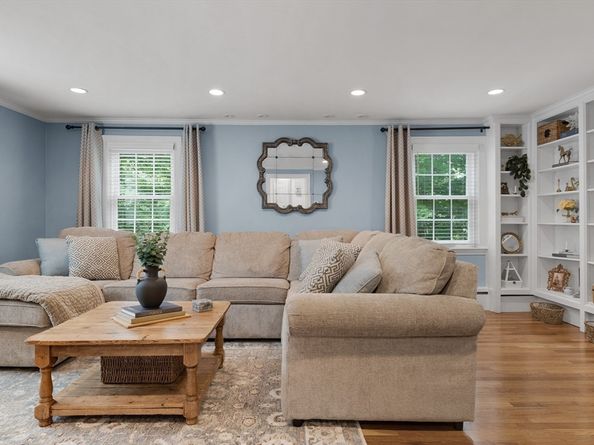 2 Longfellow Rd, Wellesley MA 02481