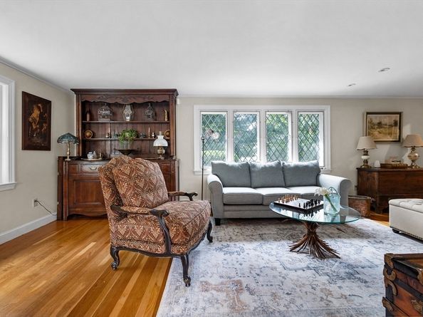 2 Longfellow Rd, Wellesley MA 02481
