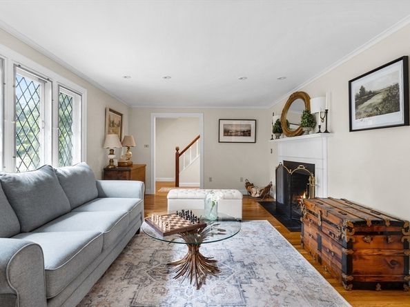 2 Longfellow Rd, Wellesley MA 02481