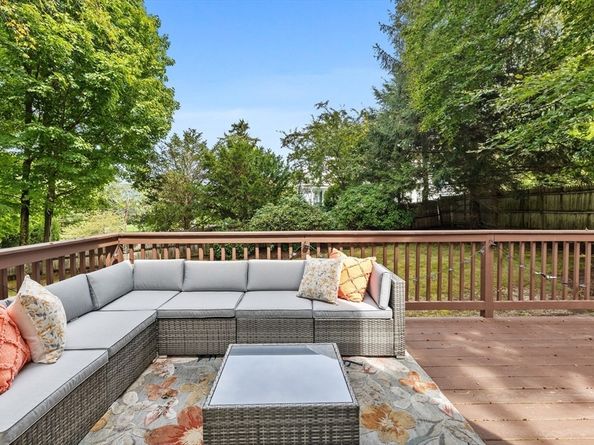 2 Longfellow Rd, Wellesley MA 02481