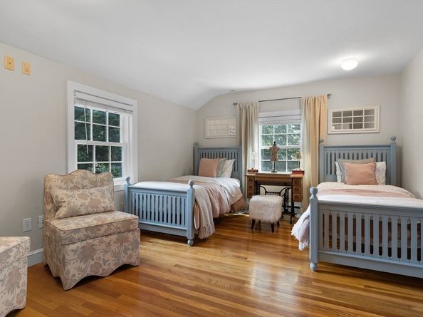 2 Longfellow Rd, Wellesley MA 02481