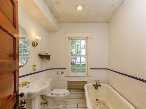 58 Lindell Avenue, Leominster MA 01453