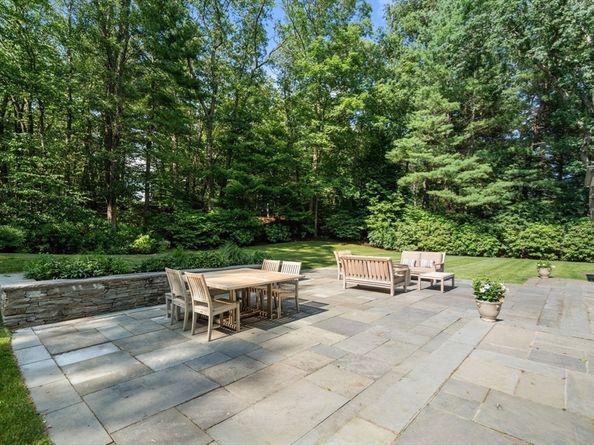 26 White Oak Road, Wellesley MA 02481