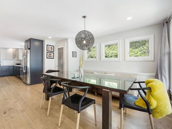 49 Beach Rd, Sharon MA 02067