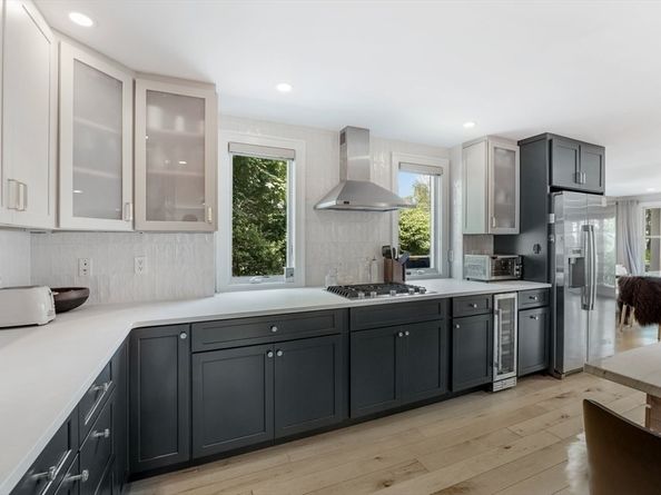 49 Beach Rd, Sharon MA 02067