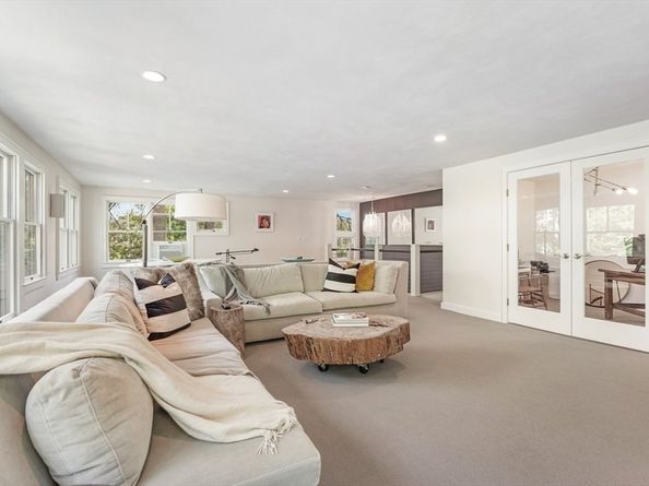 49 Beach Rd, Sharon MA 02067