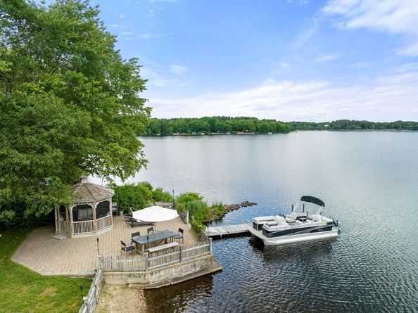 49 Beach Rd, Sharon MA 02067
