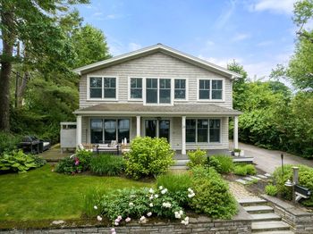 49 Beach Rd