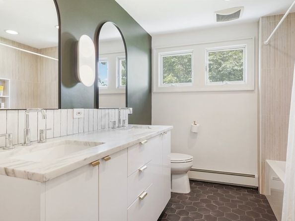 49 Beach Rd, Sharon MA 02067