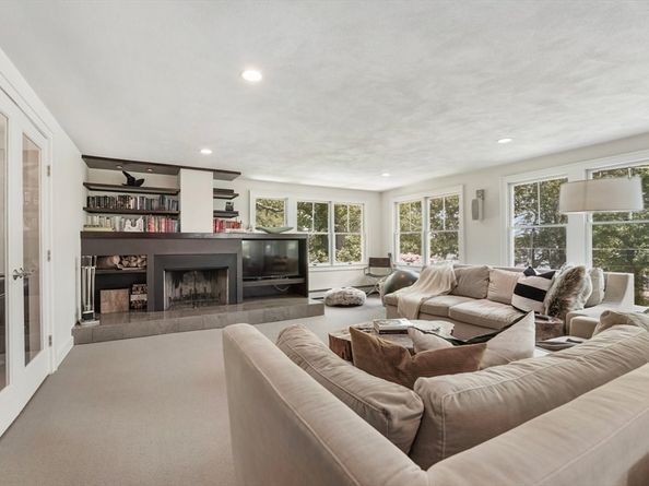 49 Beach Rd, Sharon MA 02067