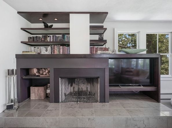 49 Beach Rd, Sharon MA 02067