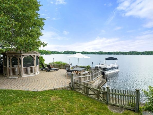 49 Beach Rd, Sharon MA 02067