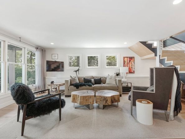 49 Beach Rd, Sharon MA 02067