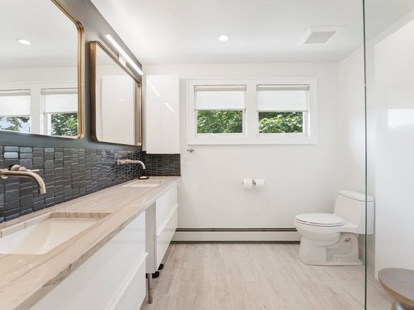49 Beach Rd, Sharon MA 02067