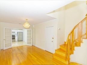 548 Centre St 5, Newton MA 02458