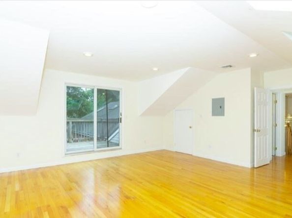 548 Centre St 5, Newton MA 02458