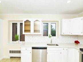 548 Centre St 5, Newton MA 02458