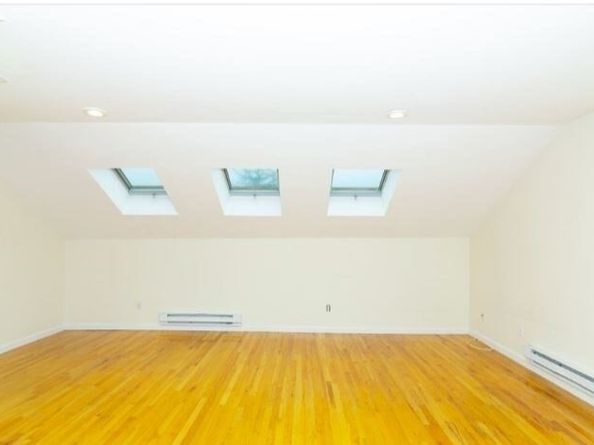 548 Centre St 5, Newton MA 02458