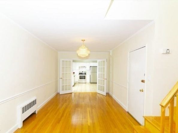 548 Centre St 5, Newton MA 02458