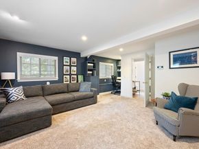 52 Elm St, Hingham MA 02043