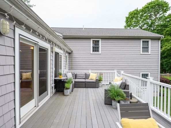 52 Elm St, Hingham MA 02043