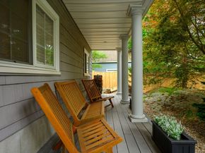 52 Elm St, Hingham MA 02043