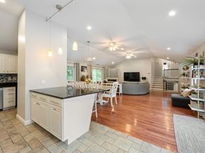 52 Elm St, Hingham MA 02043