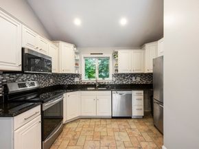 52 Elm St, Hingham MA 02043