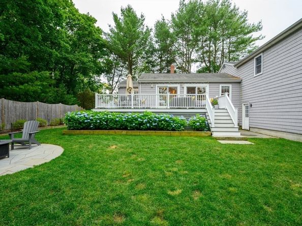 52 Elm St, Hingham MA 02043