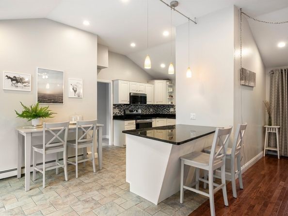 52 Elm St, Hingham MA 02043