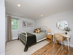 52 Elm St, Hingham MA 02043