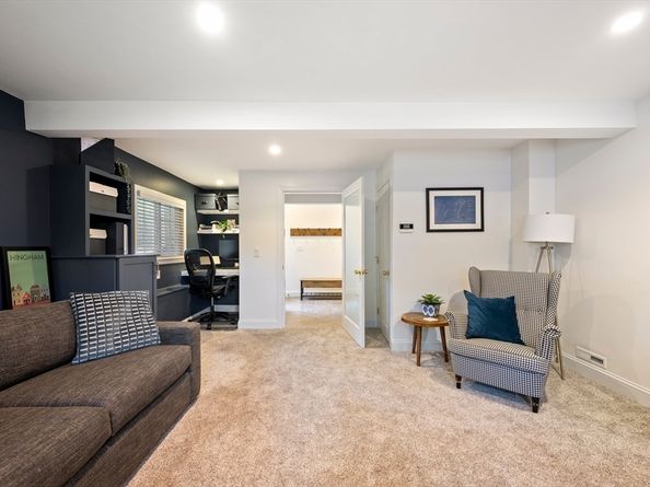 52 Elm St, Hingham MA 02043