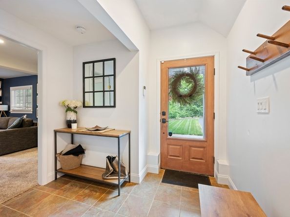 52 Elm St, Hingham MA 02043