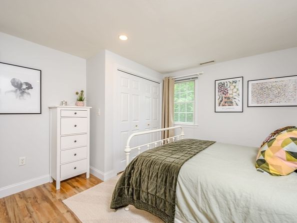 52 Elm St, Hingham MA 02043